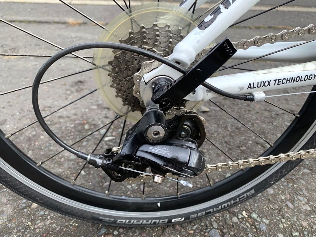 【即乘】送料無料GIANT ミニベロ小径車 IDIOMクロスバイク18速 20