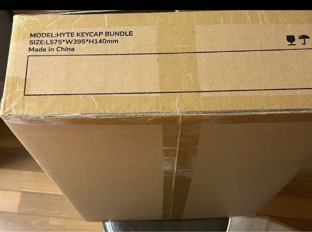 送料無料　HYTE　星街すいせいコラボ　PCケース　キーキャップ　マウスパッド