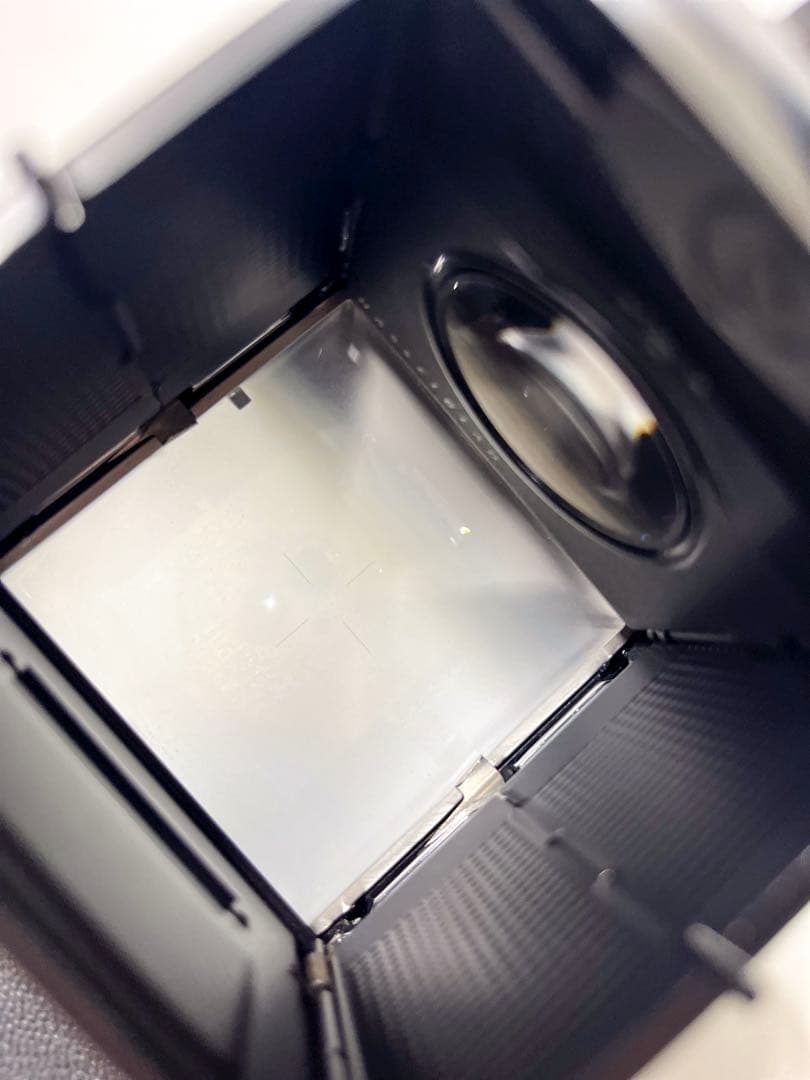 Hasselblad 503CX カメラボディとフィルムマガジンとストラップ