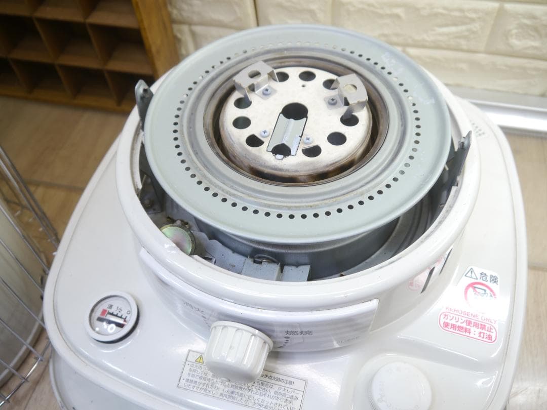 ◆送料無料◆2012年③◆コロナ　ホワイト 　石油ストーブ 　手動ダイヤル式