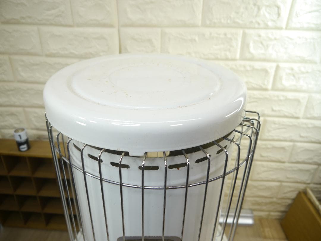 ◆送料無料◆2012年③◆コロナ　ホワイト 　石油ストーブ 　手動ダイヤル式