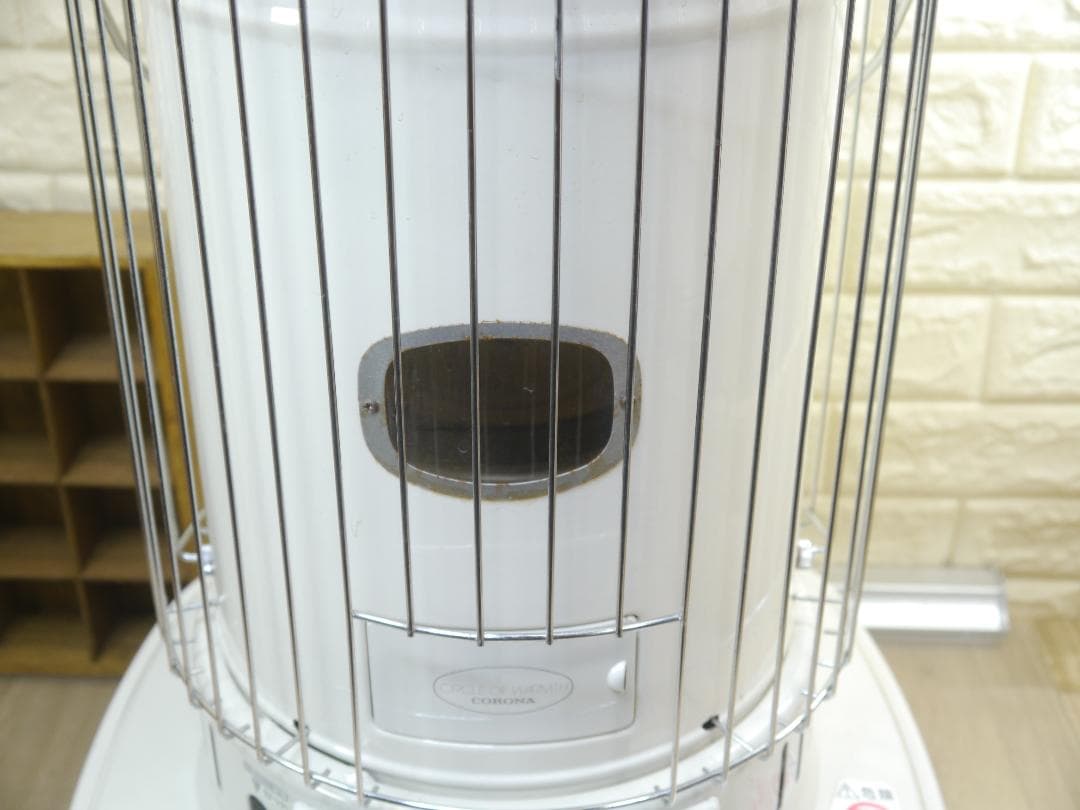 ◆送料無料◆2012年③◆コロナ　ホワイト 　石油ストーブ 　手動ダイヤル式