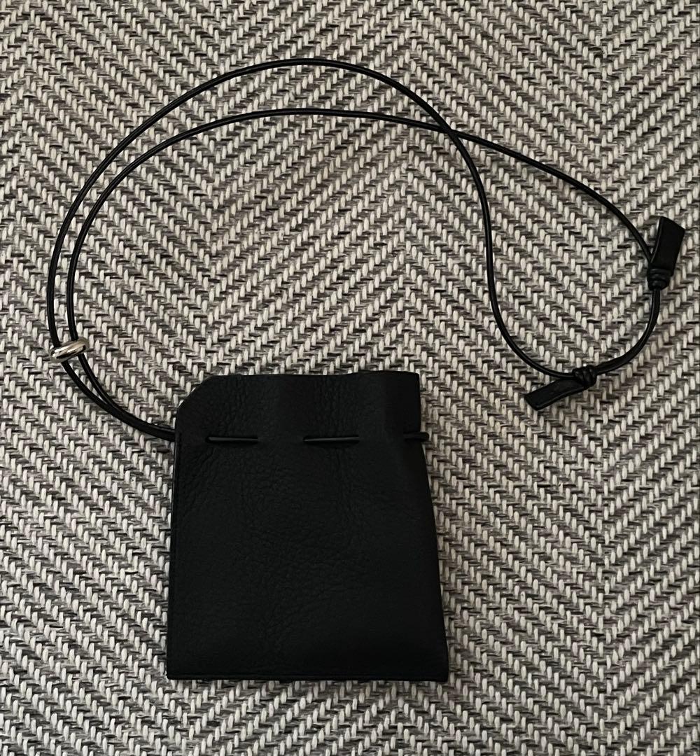 itti 黒レザーポーチ 巾着　ブラック