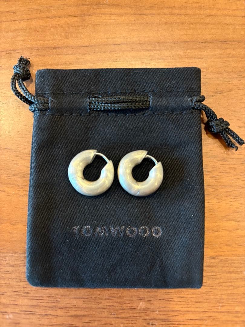 TOM WOOD チャンキーフープ スモール ピアス シルバー