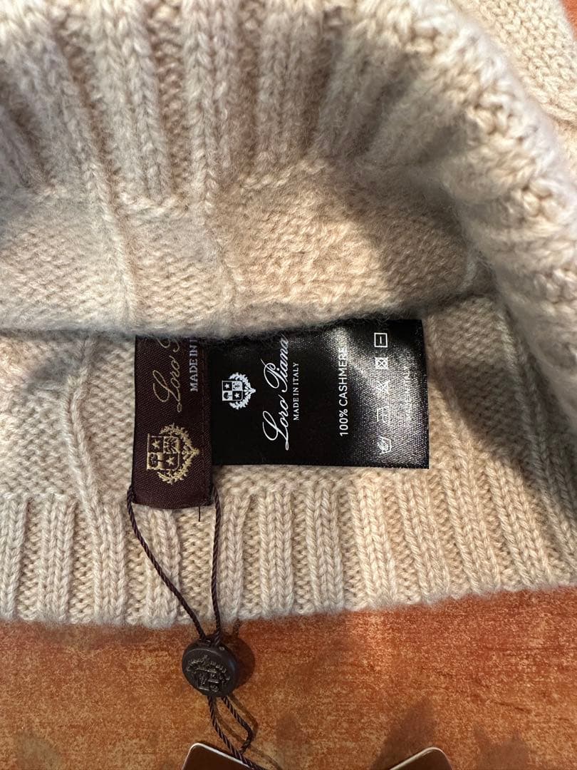 ロロピアーナ、 ケーブル編みニット帽 100%カシミヤ