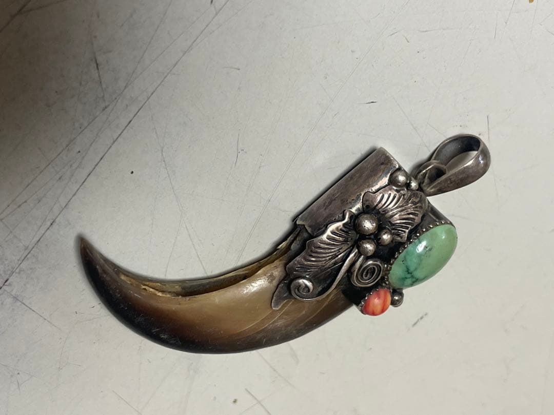 熊の爪ペンダントトップ　925刻印あり①