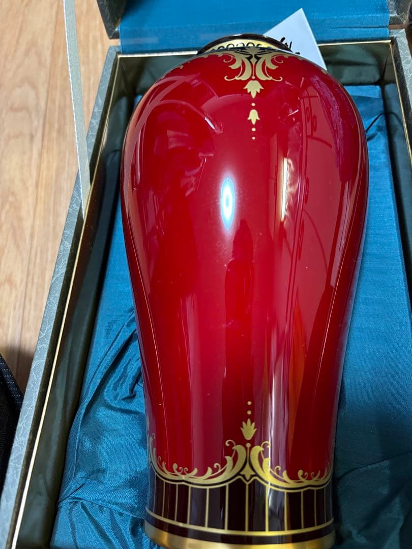 伊*宇様 Noritake 赤い花瓶　陶器　辰砂