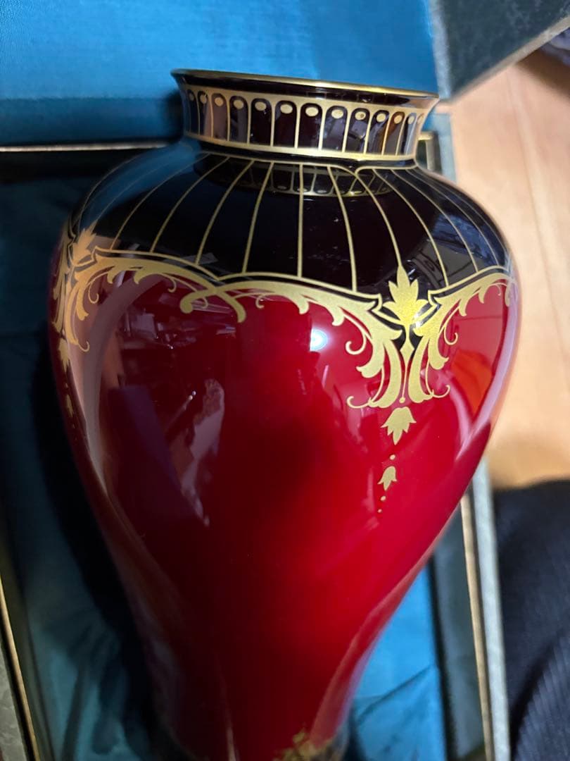 伊*宇様 Noritake 赤い花瓶　陶器　辰砂