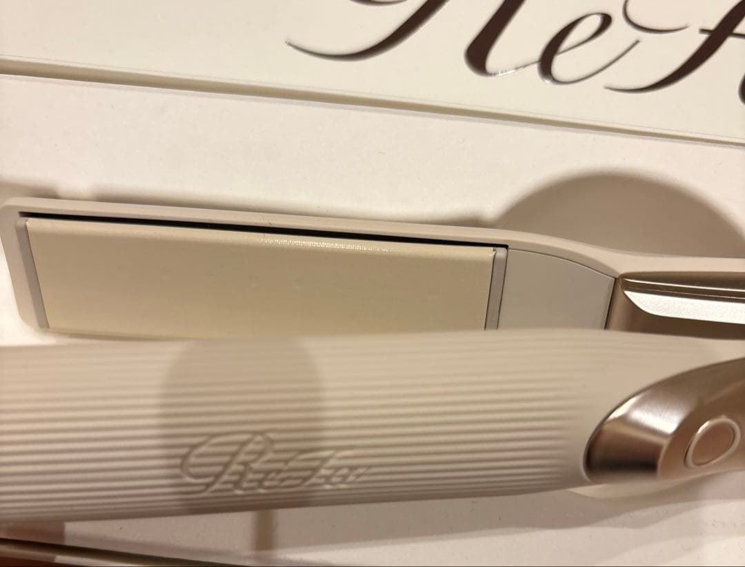 リファ　ストレートアイロンプロ