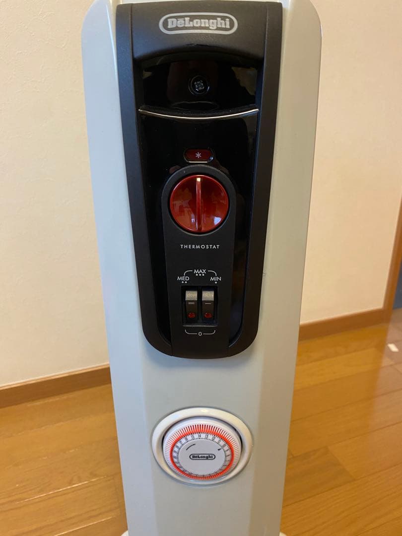 デロンギ オイルヒーター 9フィン サーモスタット付 H771015EFSN美品