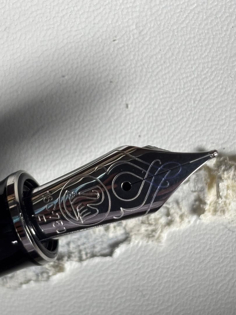 Pelikan 万年筆 ストライプデザイン 黒　m815