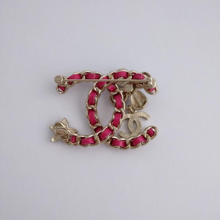 CHANEL フラワーモチーフ ブローチ