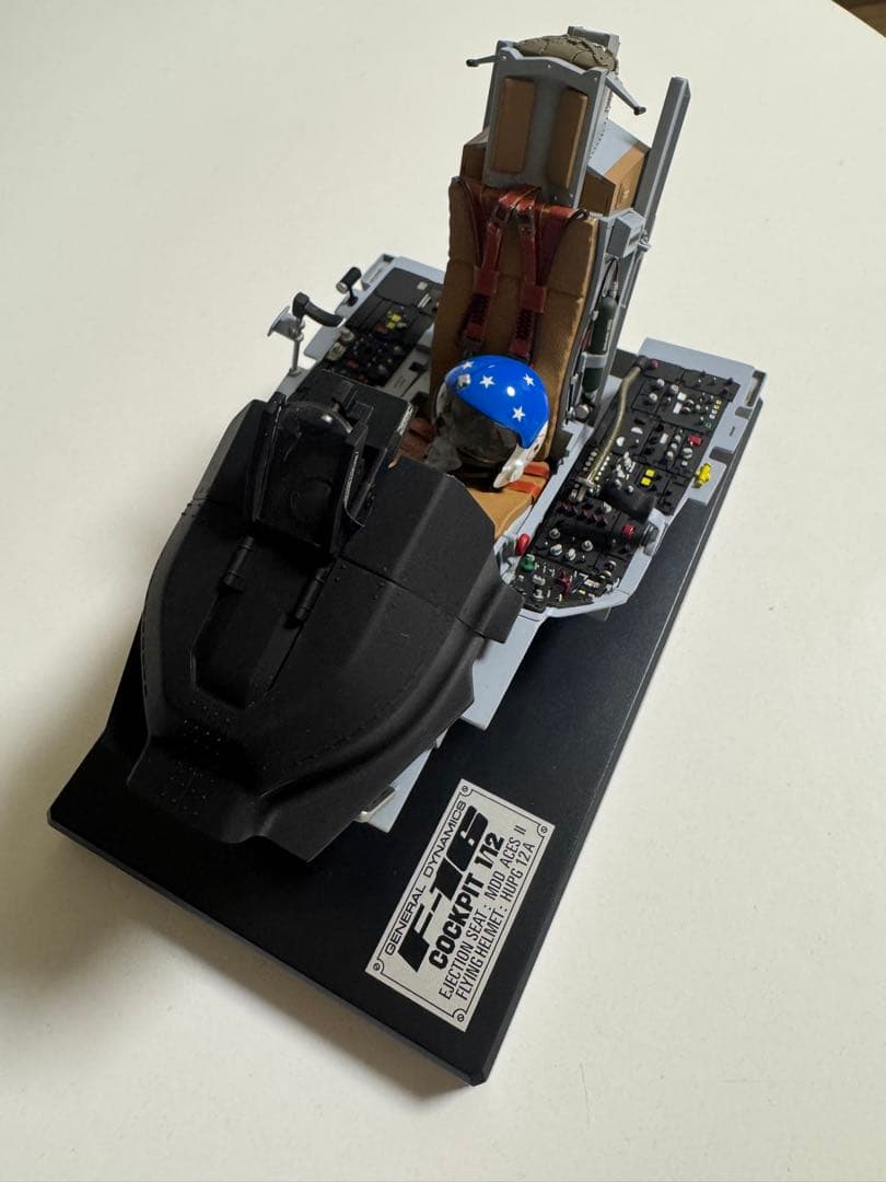 【完成品】1/12 エッシー F-16 コックピット