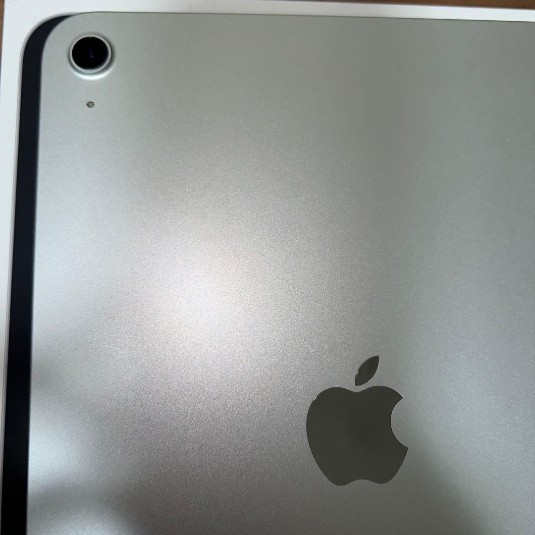 Apple iPad シルバー 本体　第10世代　64GB