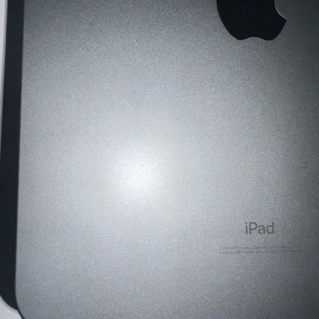 Apple iPad シルバー 本体　第10世代　64GB