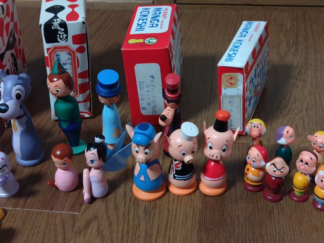 未使用 経年保管品ディズニーの城 まんがこけし 9種キャラミッキーマウス