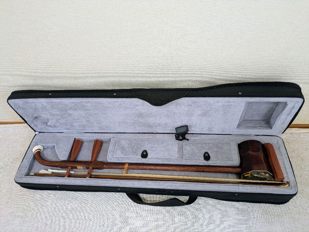 宋廣寧製二胡 　紅木　蛇皮 　2弦付き 弓あり ソフトケース付き