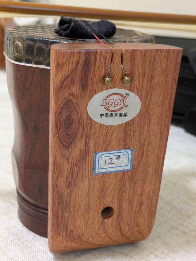 宋廣寧製二胡 　紅木　蛇皮 　2弦付き 弓あり ソフトケース付き