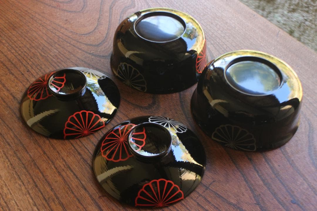 デッドストック！極上刷毛目黒漆に風情ある菊蒔絵の映える煮物椀2点（検京塗雑煮椀