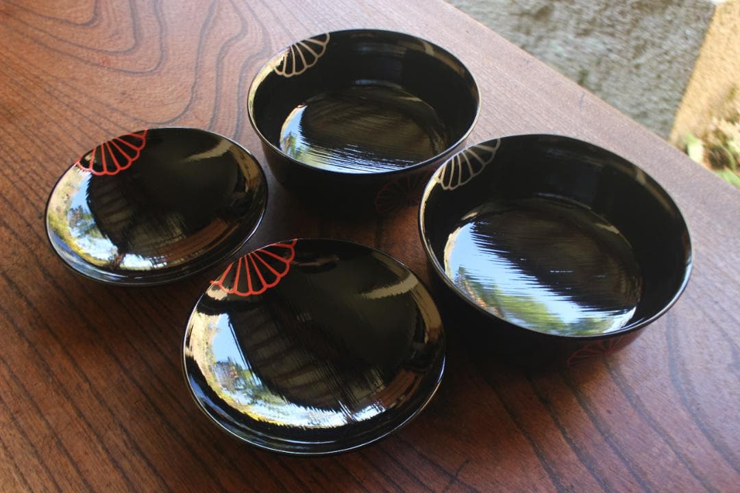 デッドストック！極上刷毛目黒漆に風情ある菊蒔絵の映える煮物椀2点（検京塗雑煮椀