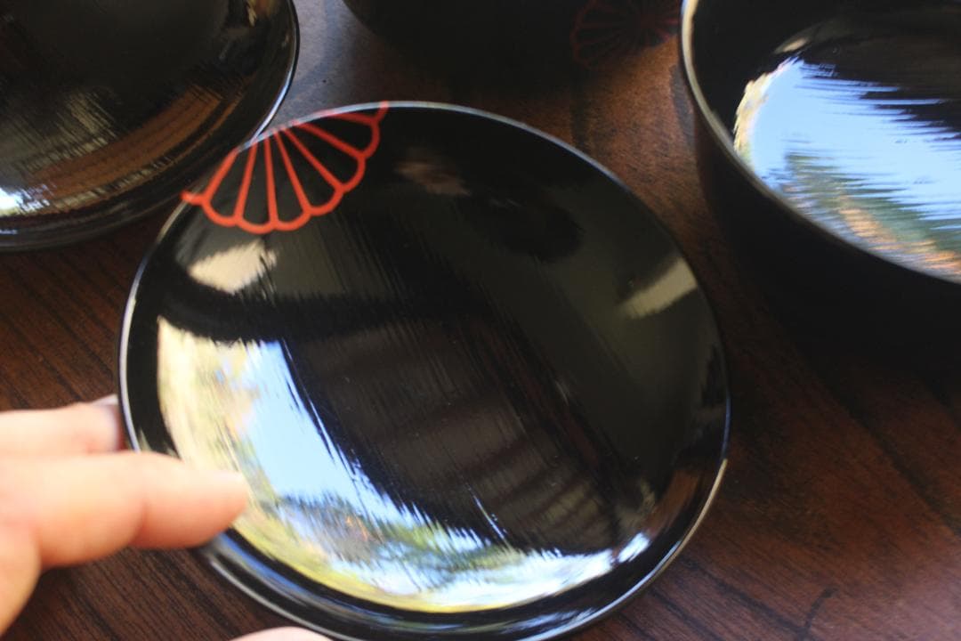 デッドストック！極上刷毛目黒漆に風情ある菊蒔絵の映える煮物椀2点（検京塗雑煮椀