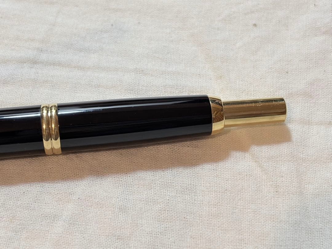 パイロット キャップレス万年筆 ゴールドトリム ブラック F字