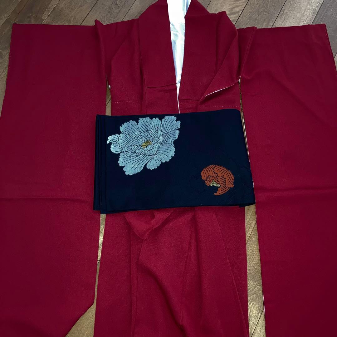 n*i様 赤い振袖 花柄刺繍 黒い帯 成人式 振袖