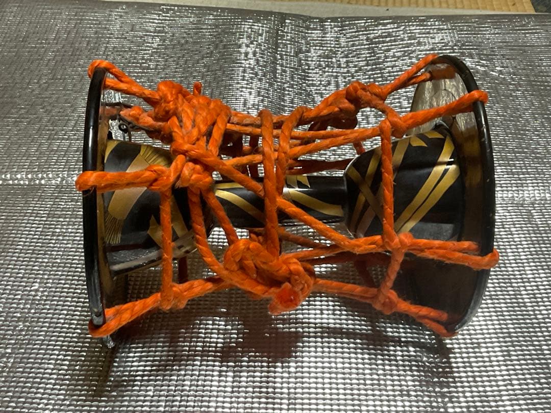 鼓／年代物。金時絵【汚れ、鼓裏にヒビ割れが少しだけ御座います。】