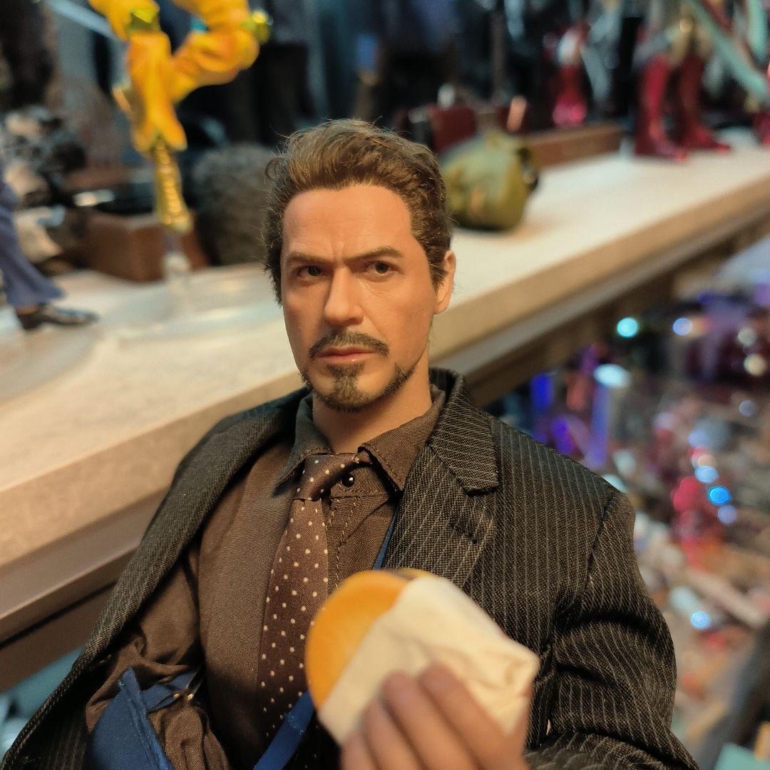 トニー・スターク フィギュア ハンバーガー付き