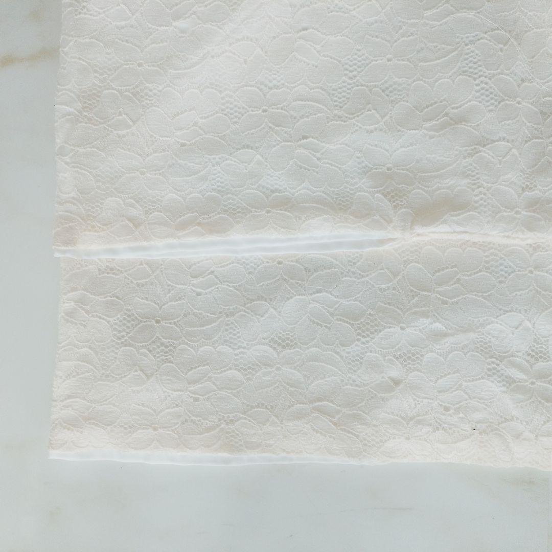 【試着のみ】ホワイトレース振袖 パールとフリルの重ね衿つき　成人式