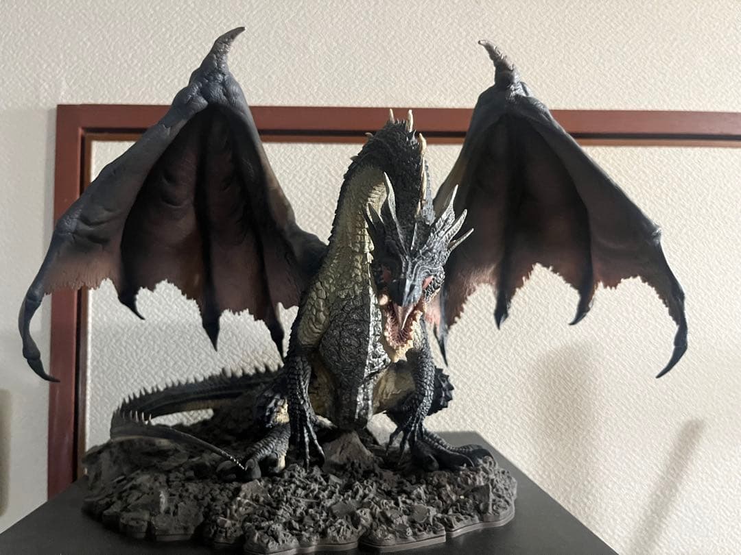 丸ミラボレアスフィギュア