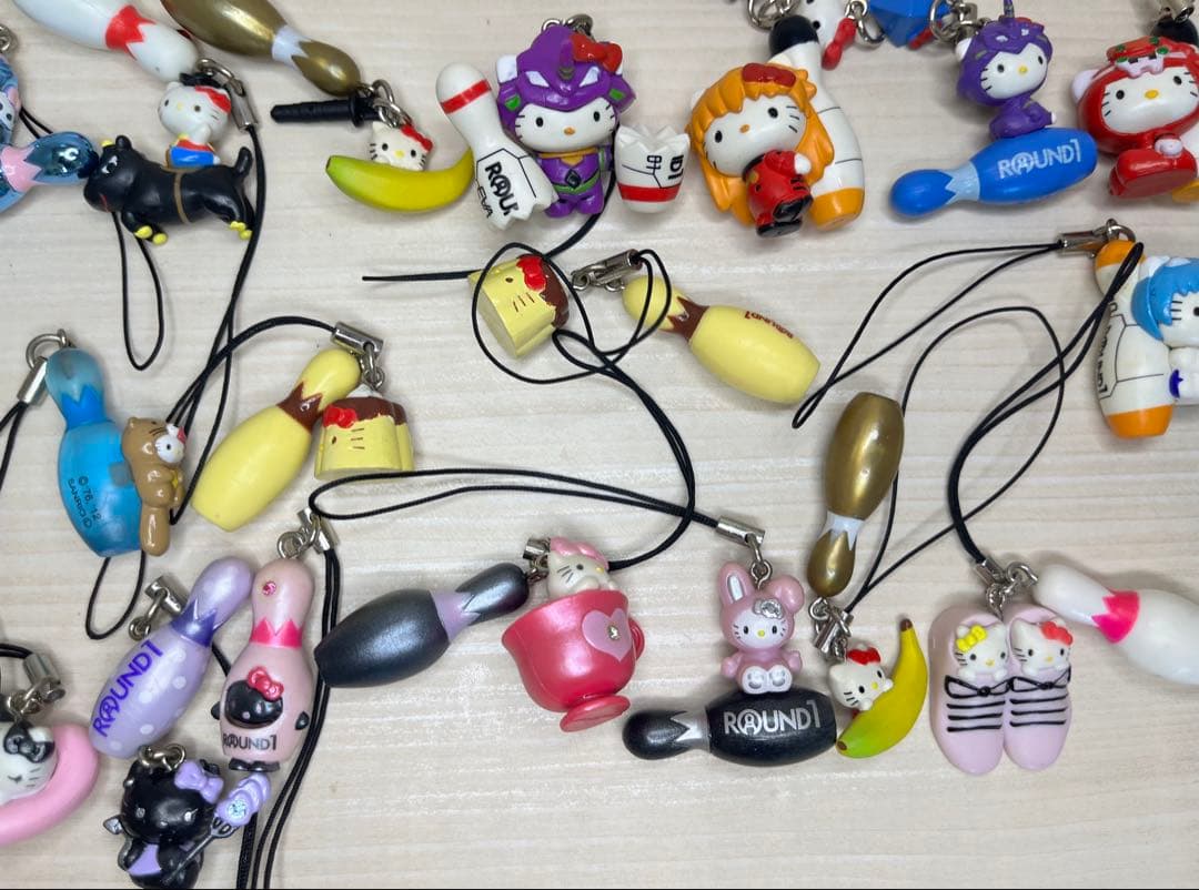 ラウンドワン限定 ハローキティ ストラップ　ディズニー　ワンピース