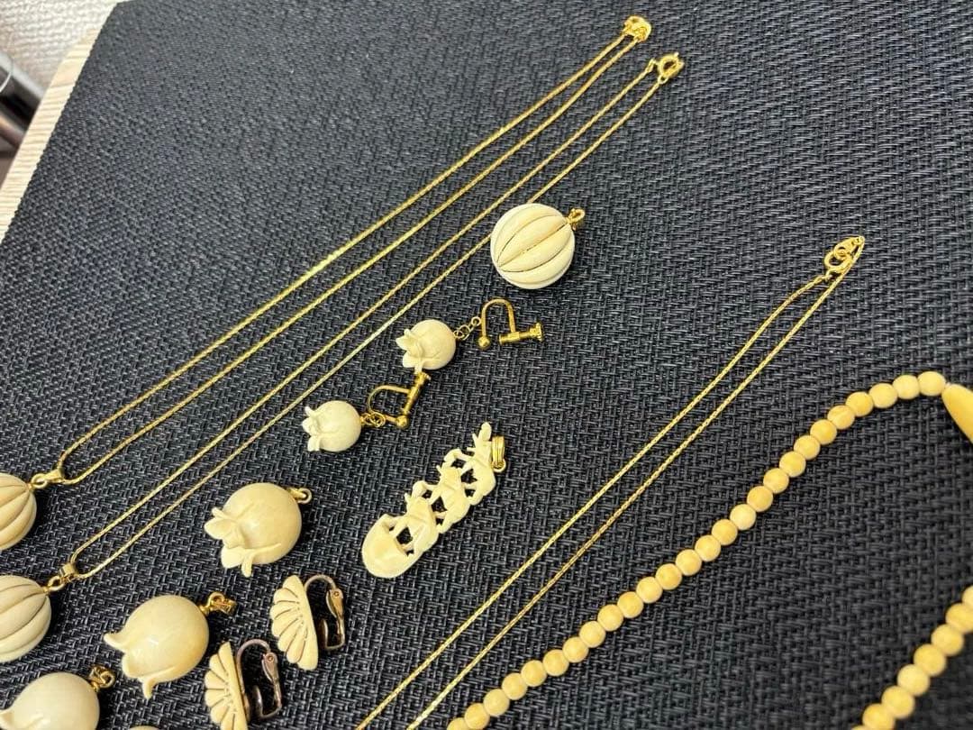 象牙調のハンドメイドアクセサリーセット
