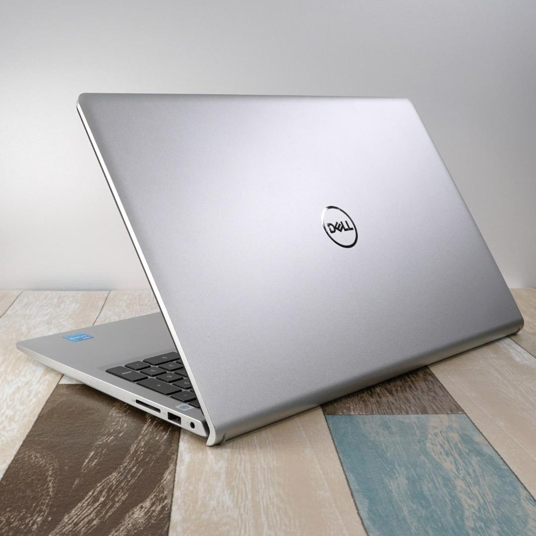 極美品の神速仕様✨１１世代コアｉ３に超高速ＳＳＤ＆大容量メモリ搭載✨フルＨＤ液晶