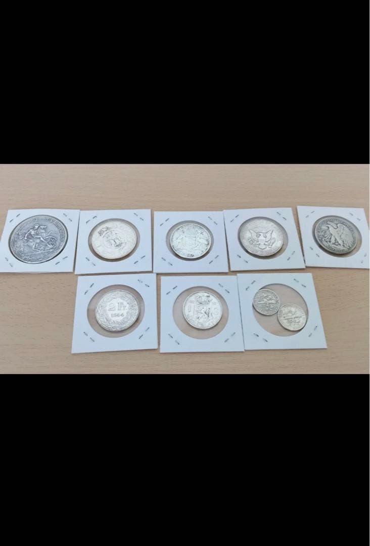 アメリカ銀貨4枚と聖ジョージと竜退治クラウン銀貨を含む銀貨9枚