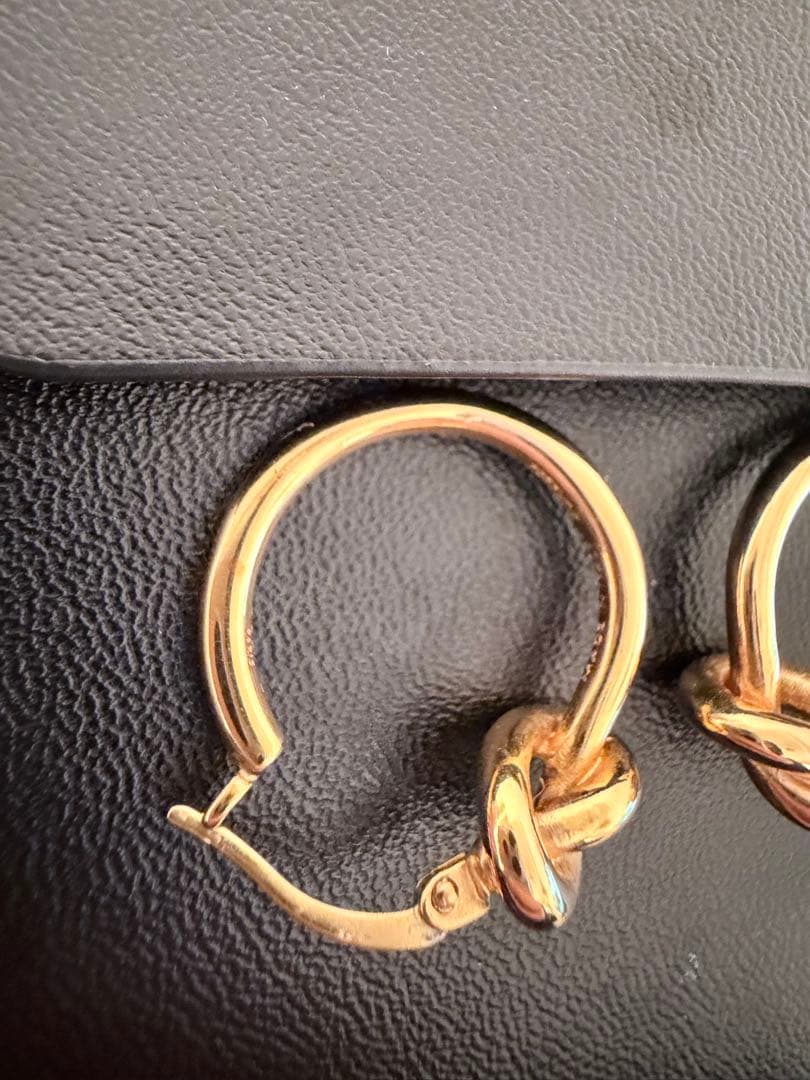 CELINE ノット スモールフープ / ゴールドフィニッシュ ブラス