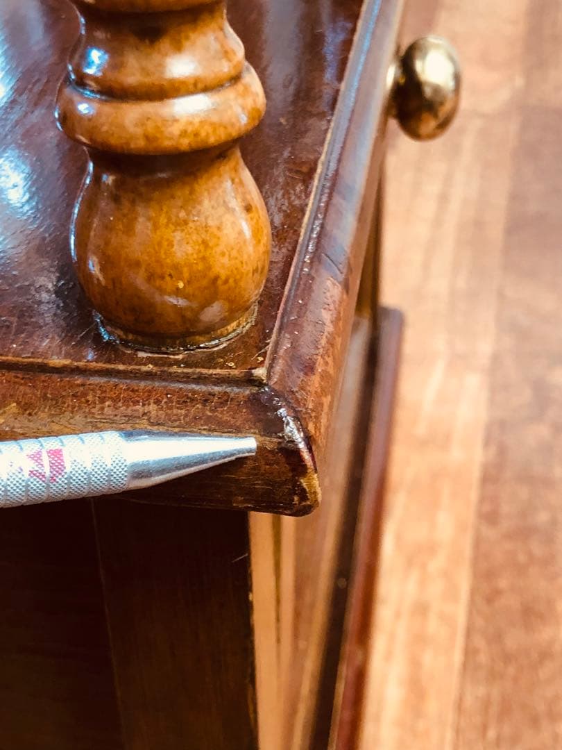 【米国アンティーク】vintageナイトテーブル／真鍮取っ手×ターンドレッグ