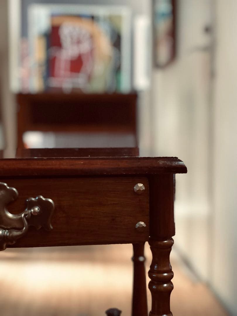 【米国アンティーク】vintageナイトテーブル／真鍮取っ手×ターンドレッグ
