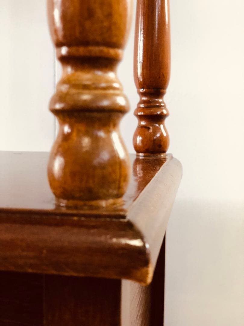 【米国アンティーク】vintageナイトテーブル／真鍮取っ手×ターンドレッグ