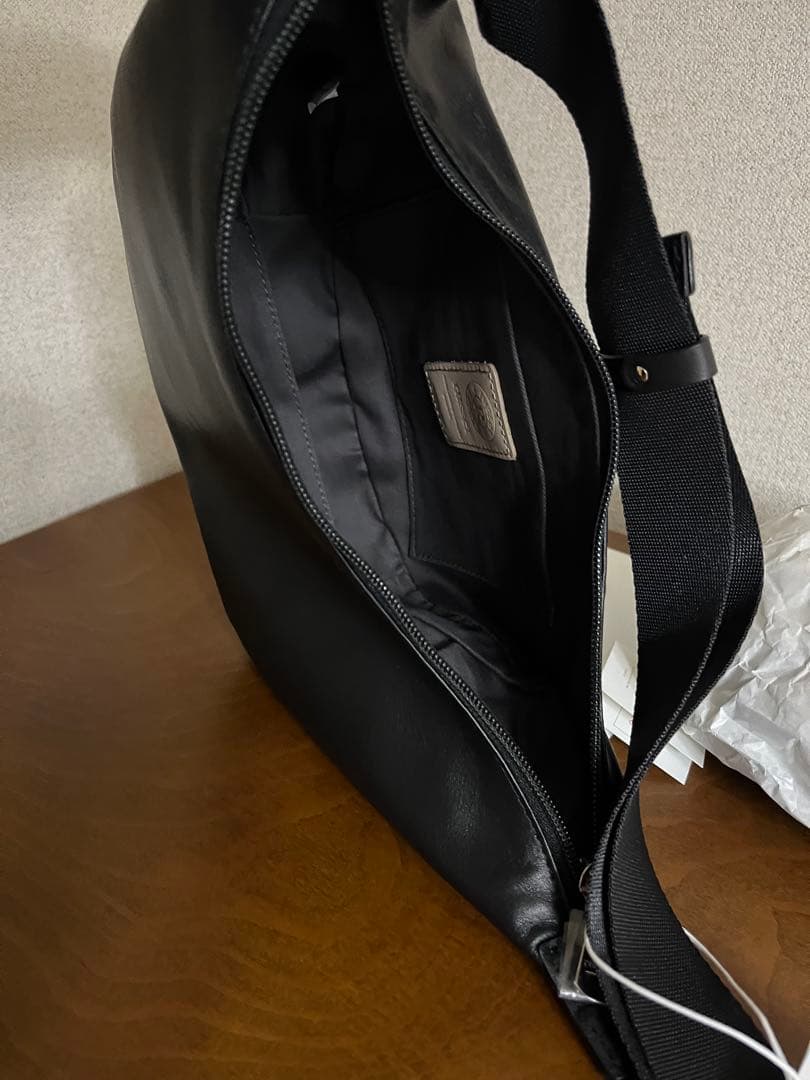 新品 russet ソフトレザーラウンドショルダーバッグ （CE-1326）