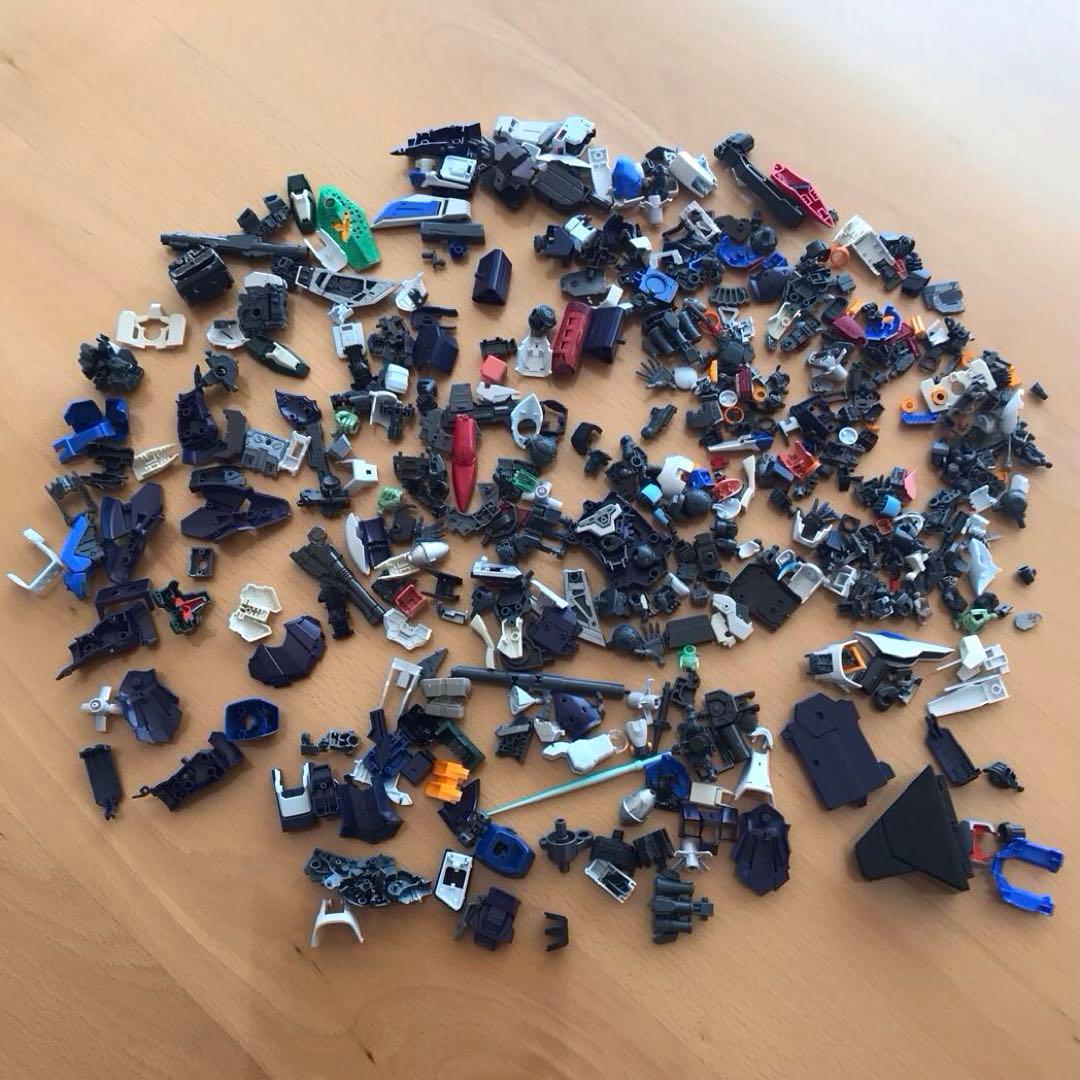 ガンプラ　パーツ　武器　ジャンク　箱いっぱい　まとめ売り