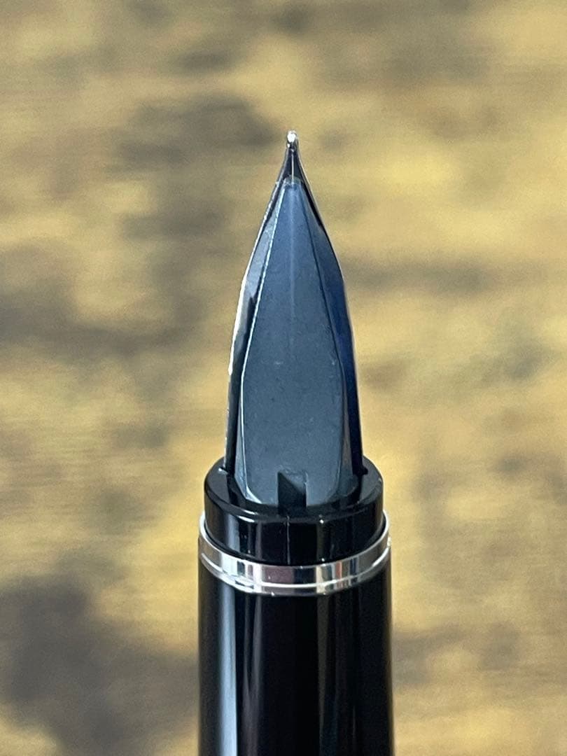 新品未使用　金属軸　エラボー　SFニブ　ブラック　パイロット　万年筆　備品あり