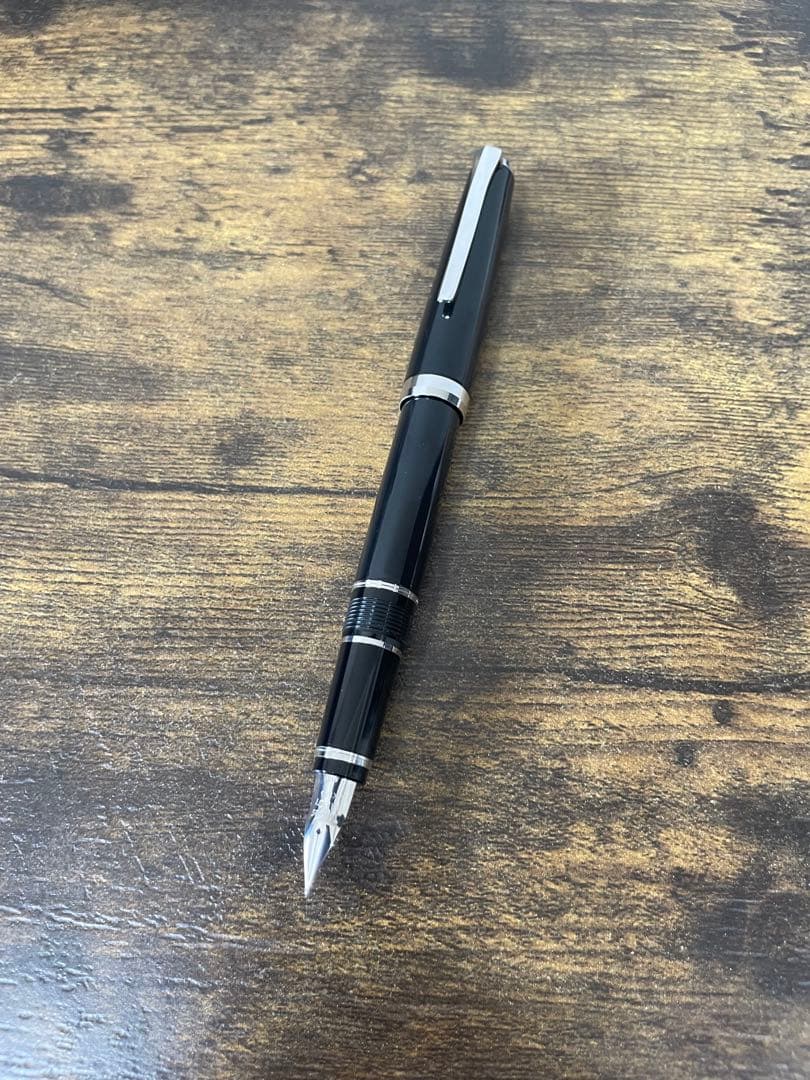 新品未使用　金属軸　エラボー　SFニブ　ブラック　パイロット　万年筆　備品あり