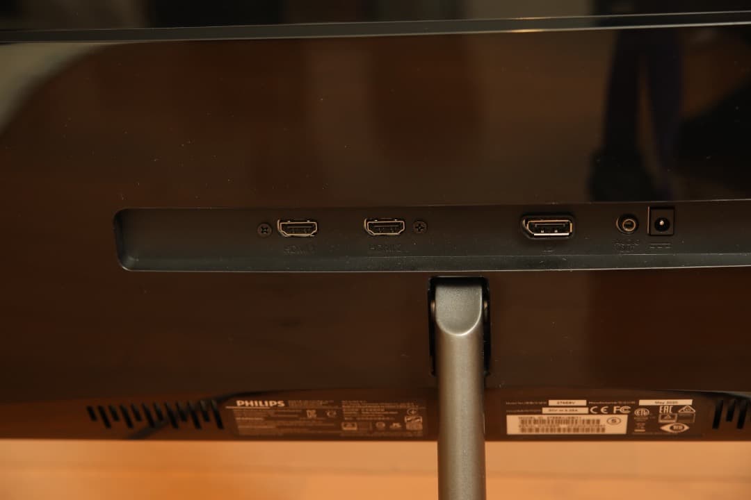 <たく >Philips 276E8V 4K 27インチ モニター