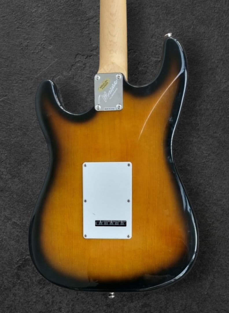 メイビス mavis　エレキギター 　ストラトキャスター