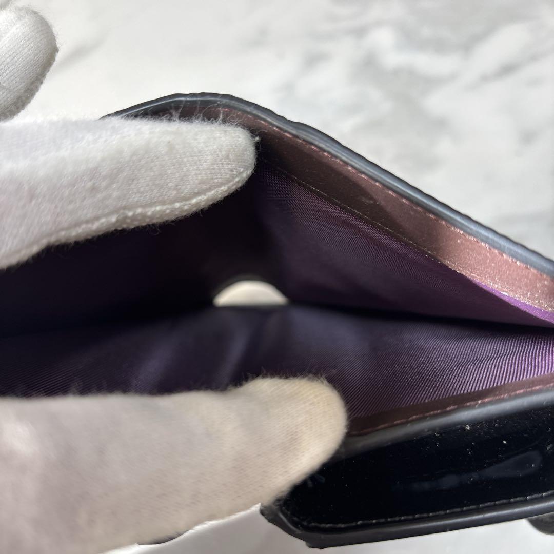 【美品】COACH コーチ 折り財布シグネチャーエンボス加工パテントレザー　黒