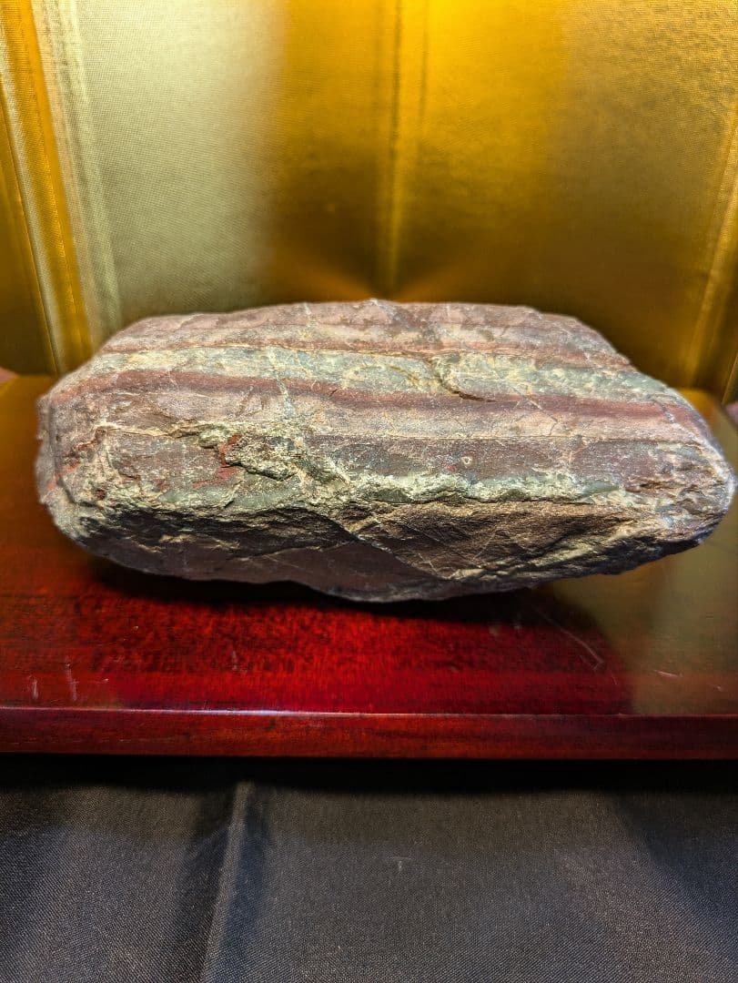 赤石 原石 1.6kg 未加工品 緑石英層入り、赤色濃淡 希少、レア品