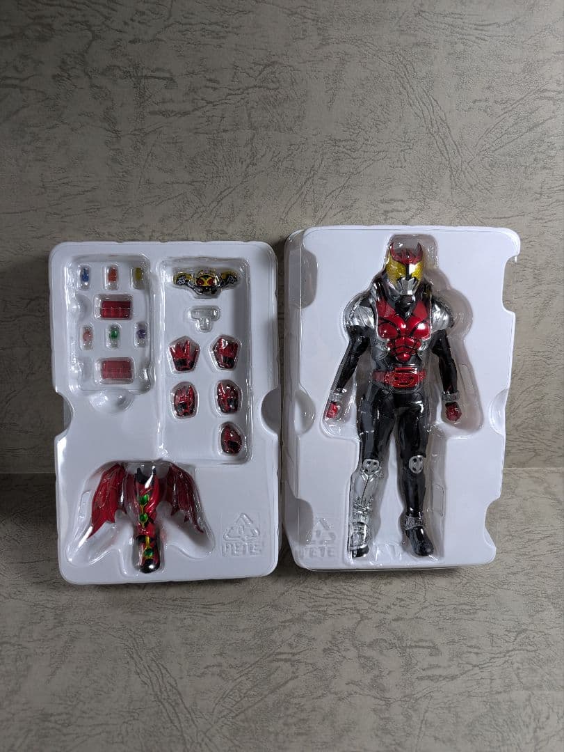 E*D様 S.H.Figuarts 真骨彫製法　仮面ライダーキバ　キバフォーム