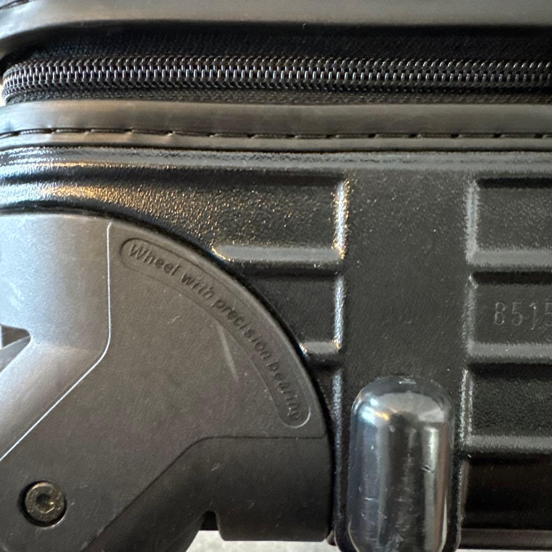 RIMOWA リモワ　キャリーケース　2輪　35L ブラック　機内持ち込み