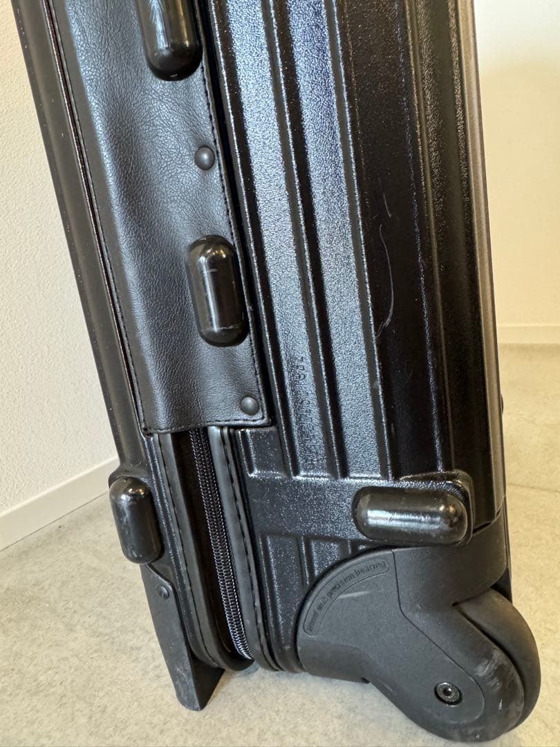 RIMOWA リモワ　キャリーケース　2輪　35L ブラック　機内持ち込み